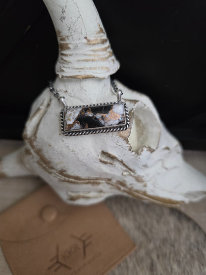 THE AUGUSTINE LARGO WHITE BUFFALO AND BRONZE LARGE BAR NECKLACE