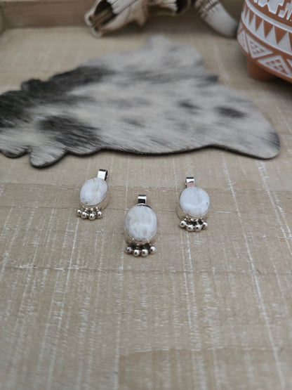 JAMESON KEE LITTLE WHITE BUFFALO PENDANT