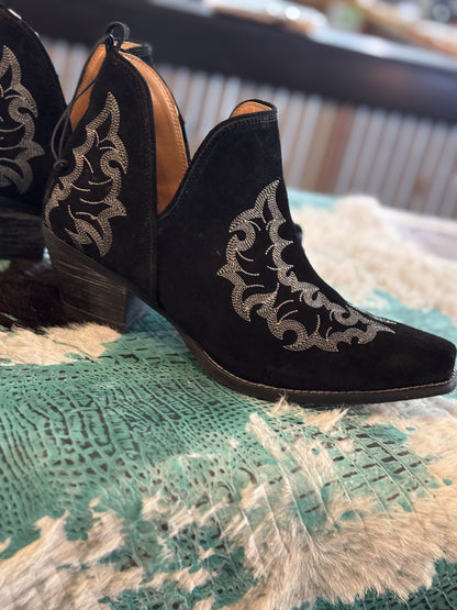 Trail Runner Booties In Black