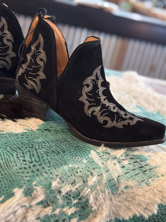 Trail Runner Booties In Black
