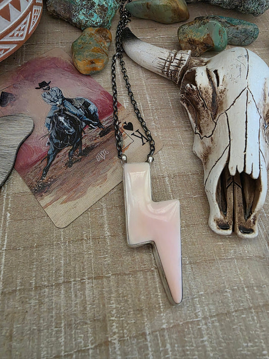 THE DONOVAN SKEETS PINK CONCH SHELL LIGHTNING BOLT NECKLACE